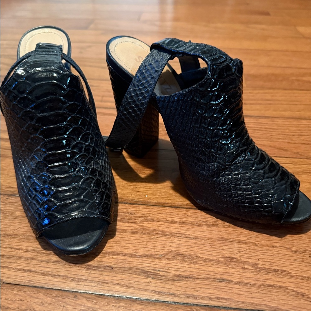 SCHUTZ Black Textured Mules